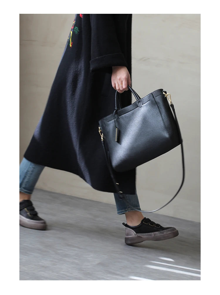 Valentina Torre Small crossbody bag in Black