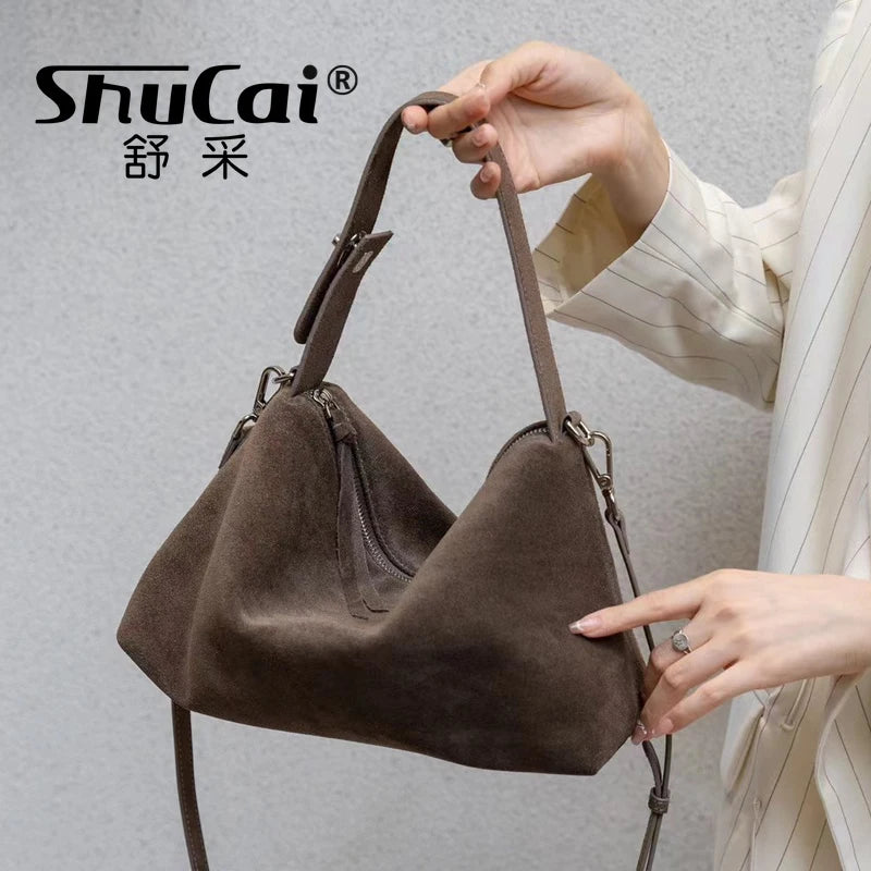 Valentina Calma tote in Dark Brown, worn