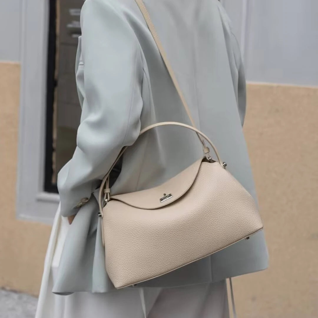 Valentina Corda tote in Elephant Grey, worn
