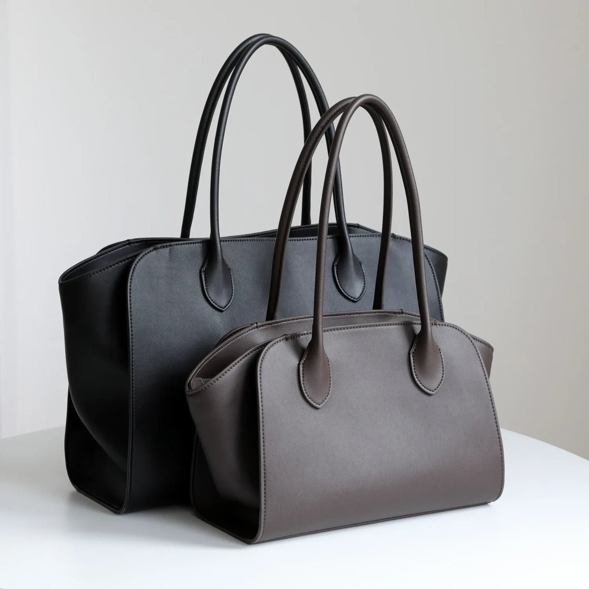 Valentina Volta Small shoulder bag in Coffee, detail