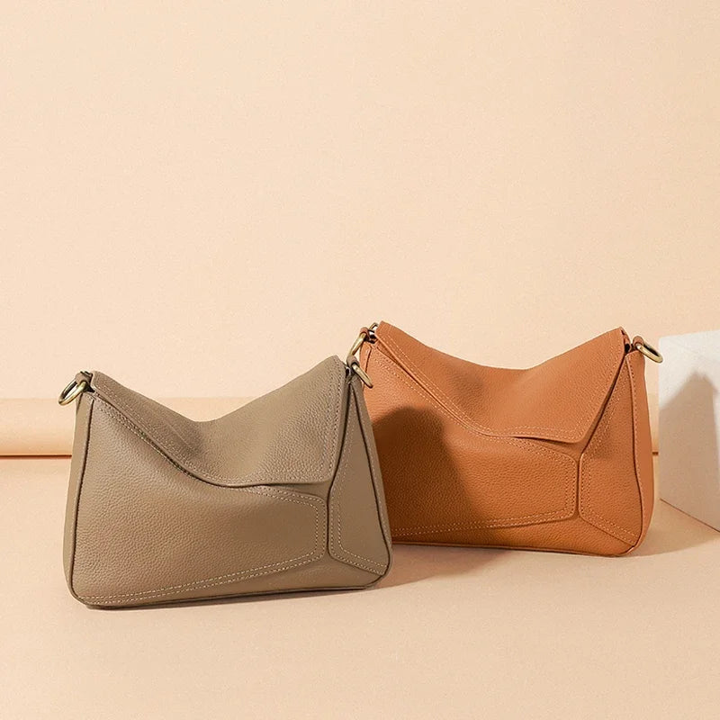 Valentina Camogli shoulder bag in Black, front view