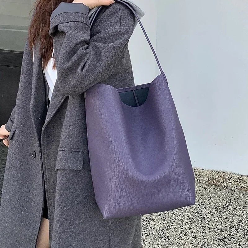 Valentina Tela Small bucket bag in Violet