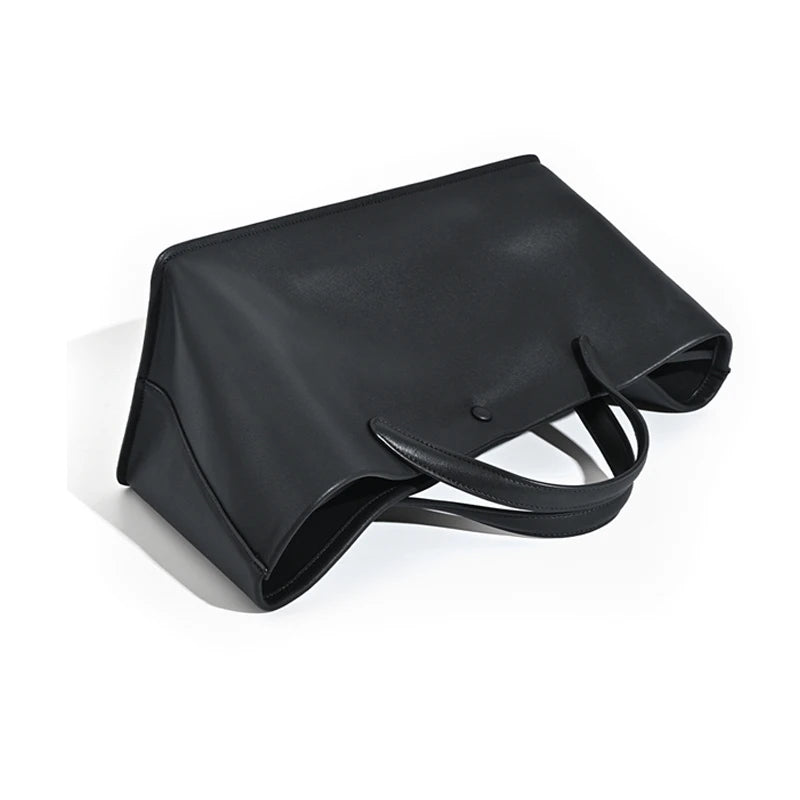 Valentina Nube pouch in Brown, back view