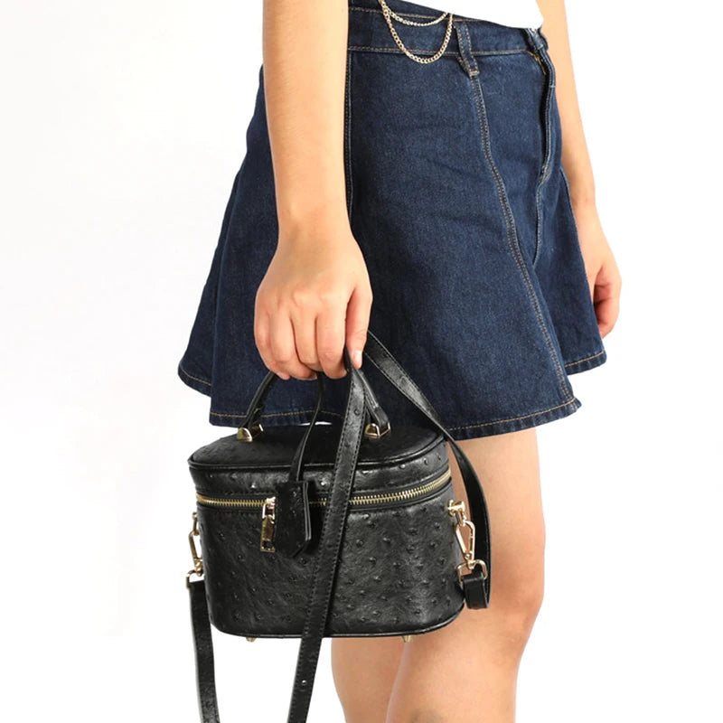 Valentina Brindisi vanity case in Black