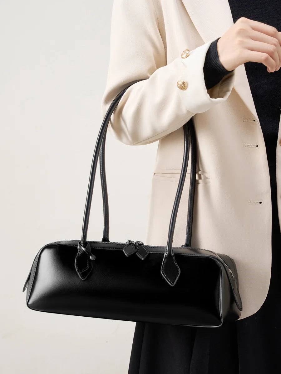 Valentina Linda shoulder bag in Burgundy, worn