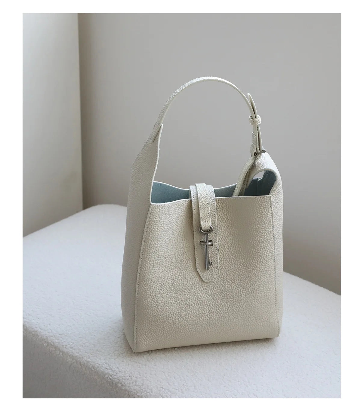 Valentina Amalfi hobo in Beige
