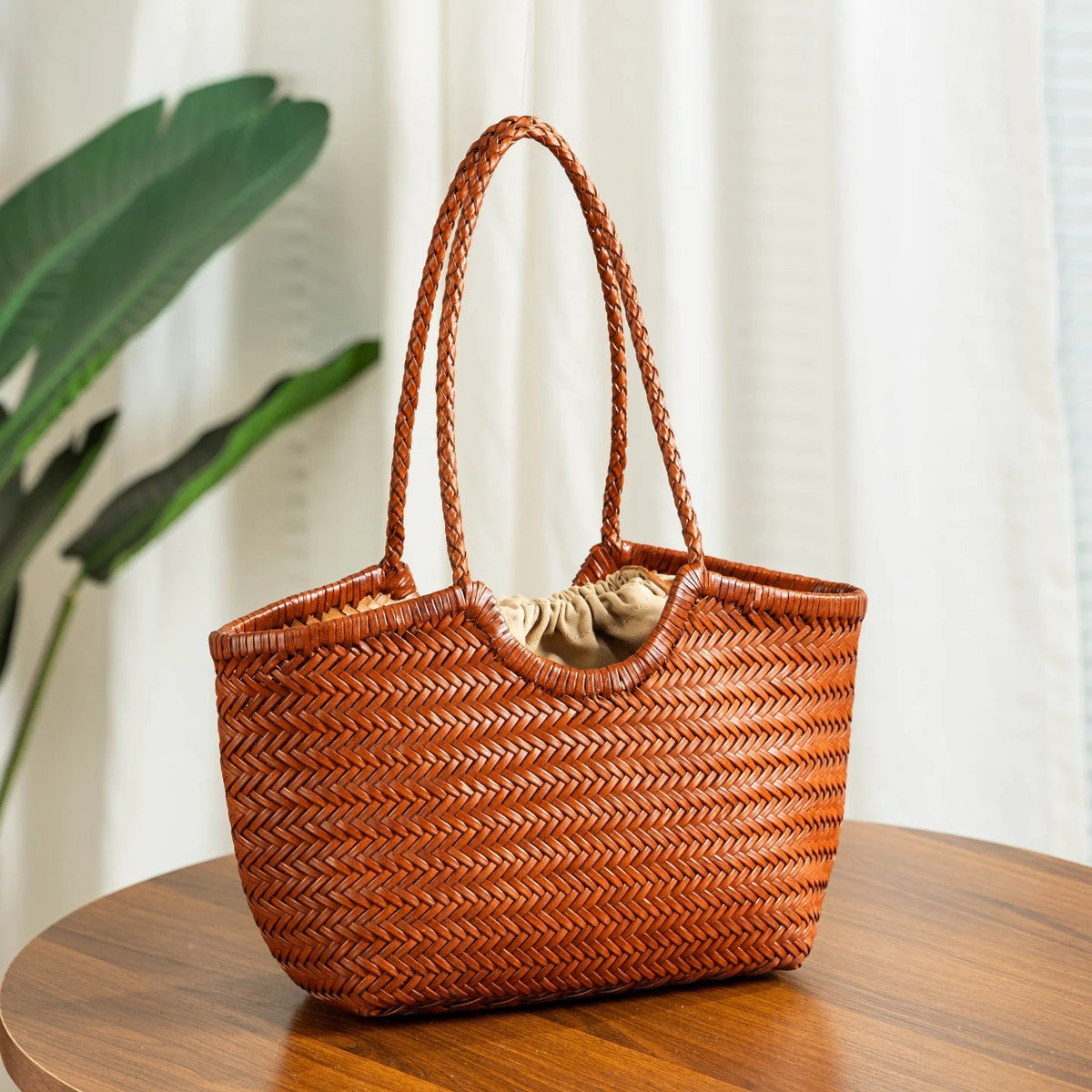Valentina Matera Small tote in White, detail