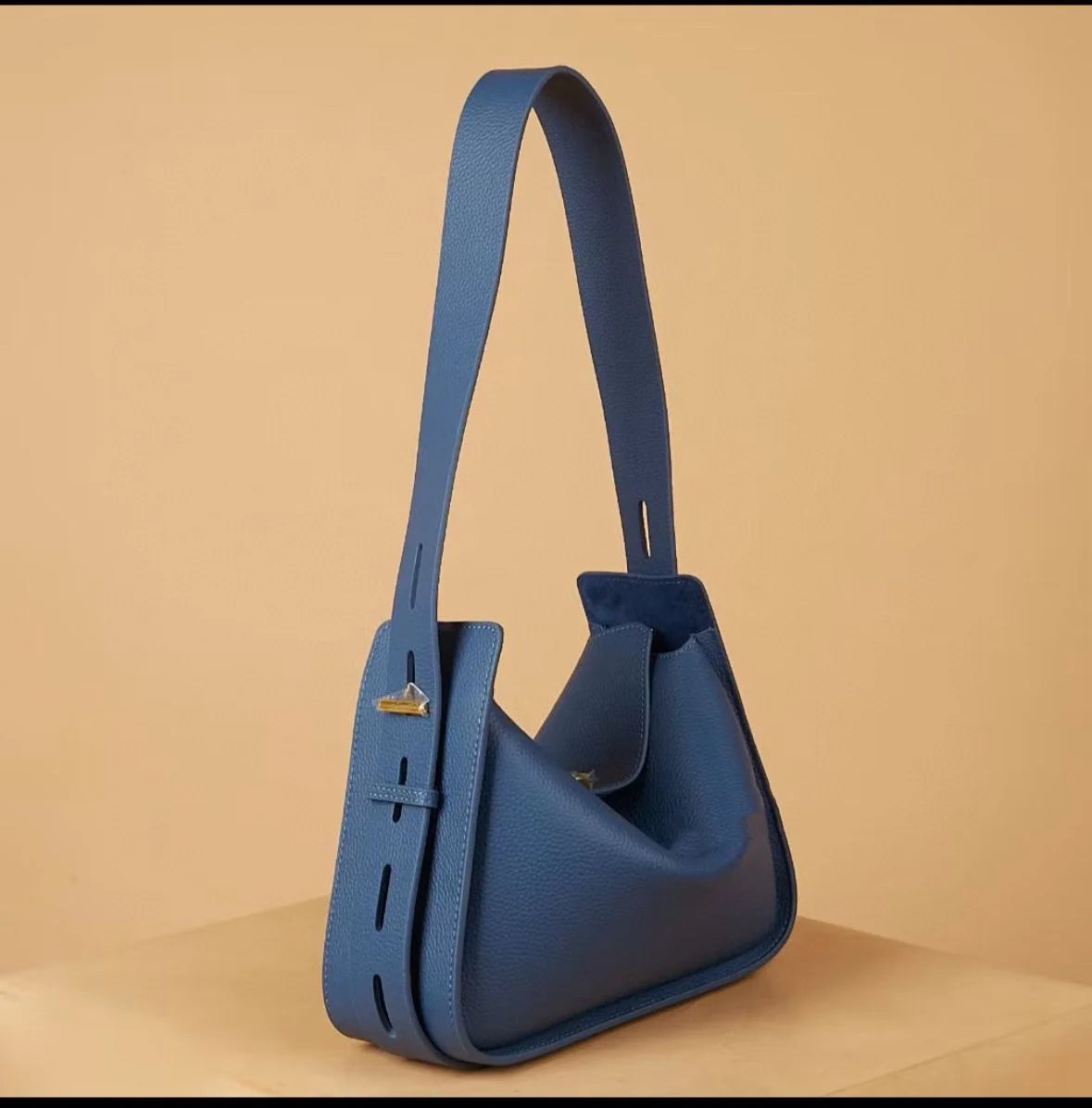 Valentina Asti tote in Linen Blue