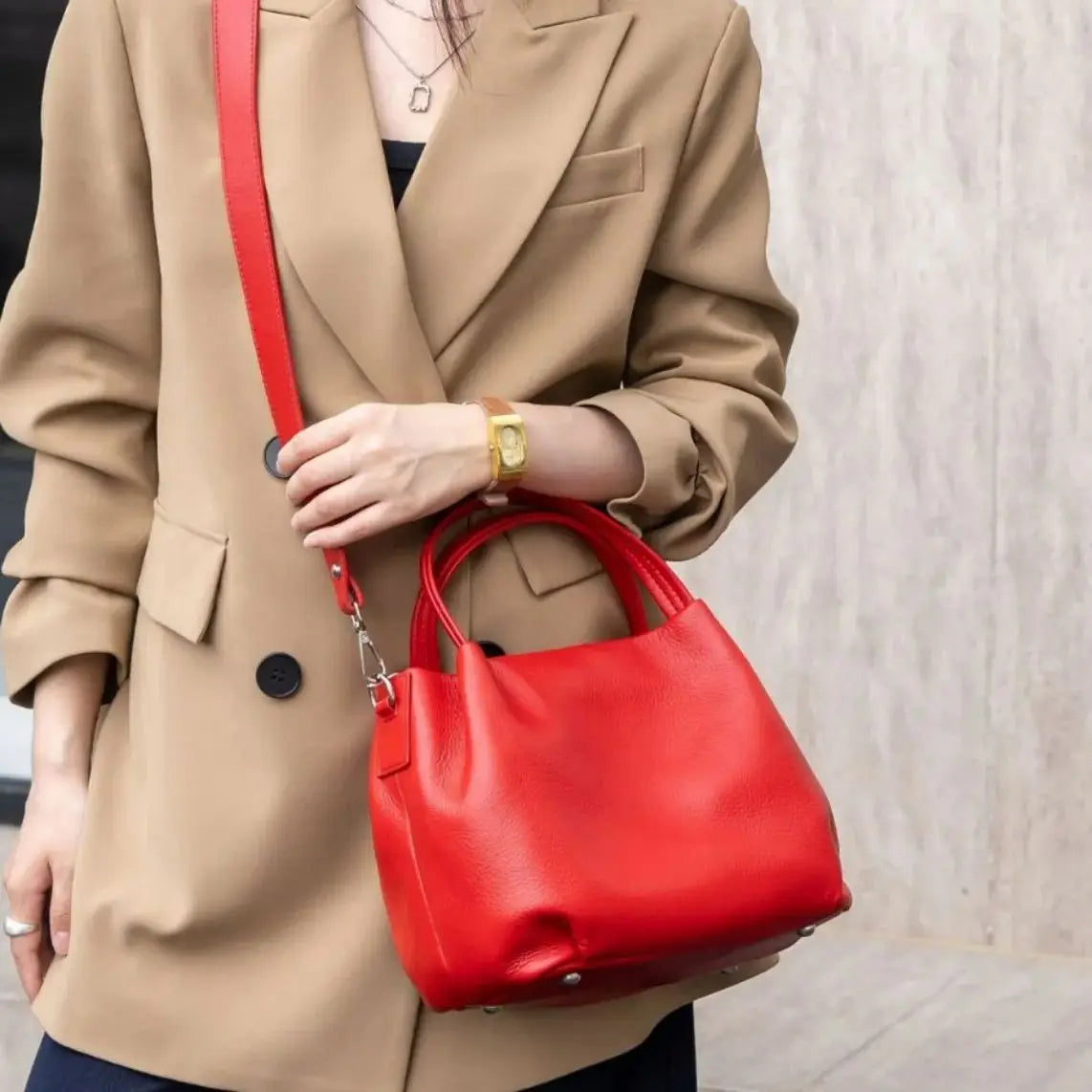 Valentina Tufo bucket bag in Ivory, detail