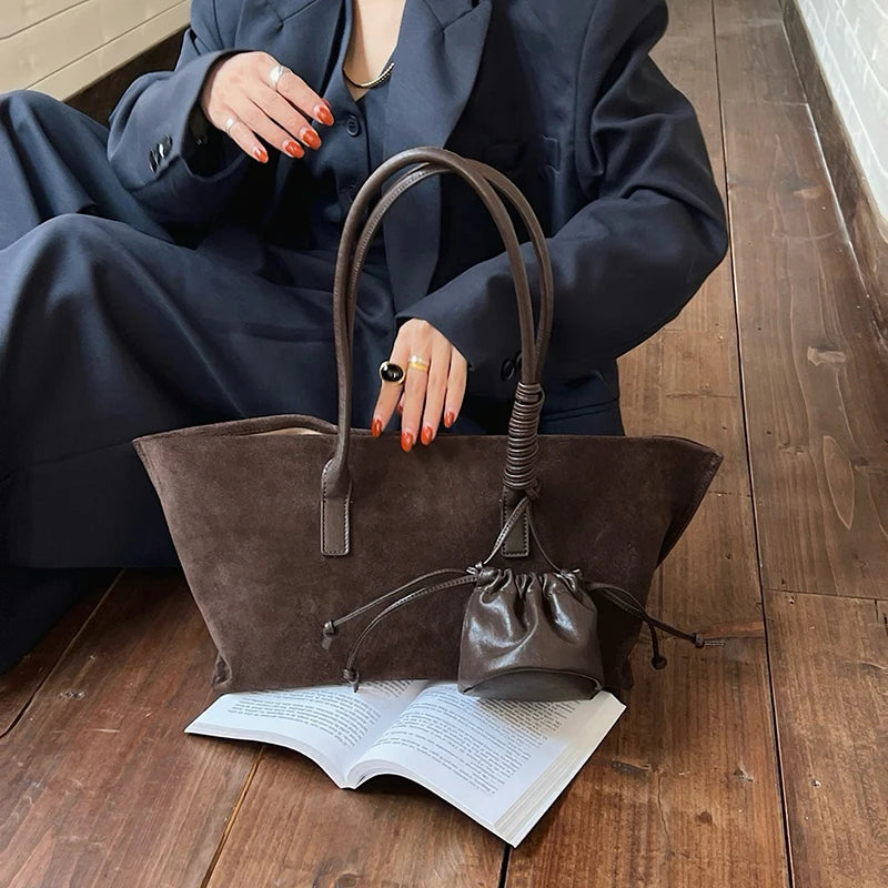 Valentina Noce tote in Black, side view