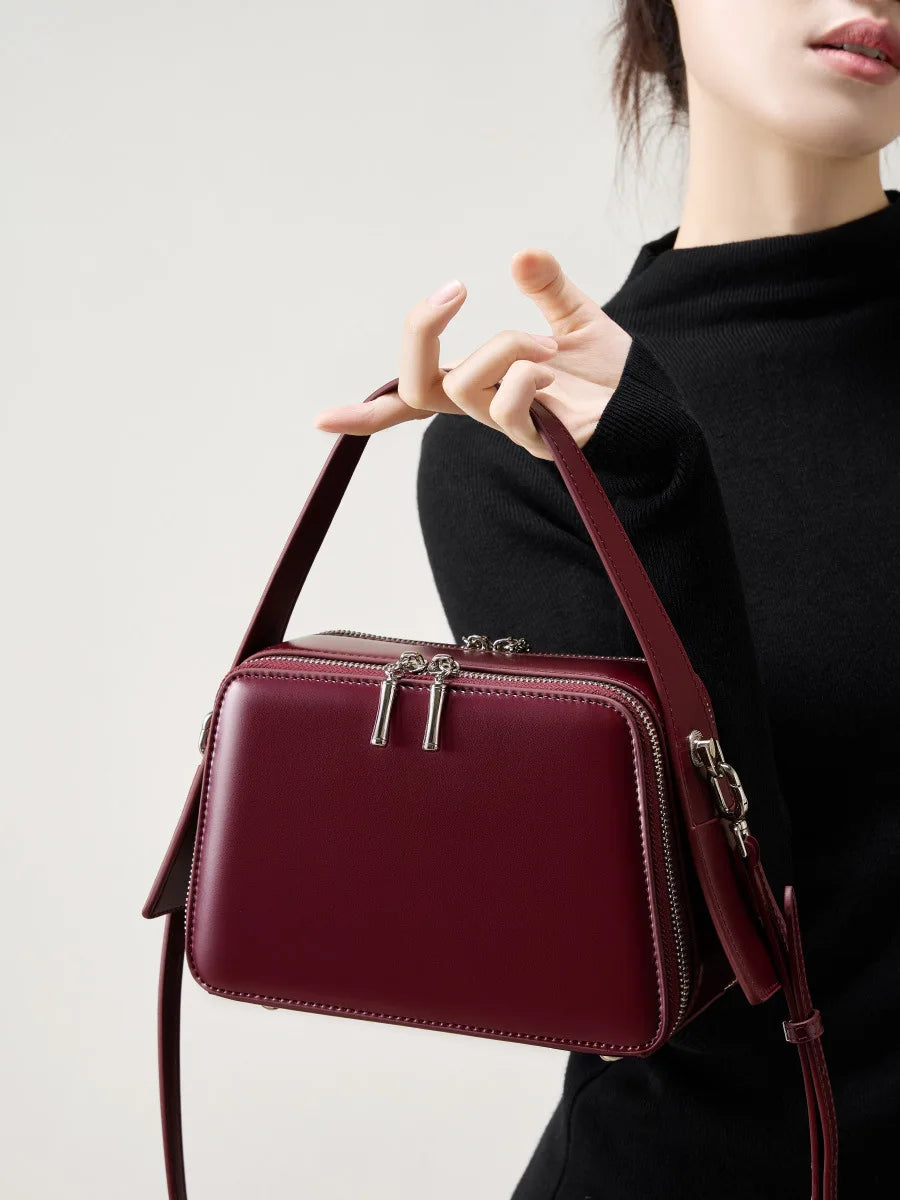 Valentina Luce shoulder bag in Black, worn
