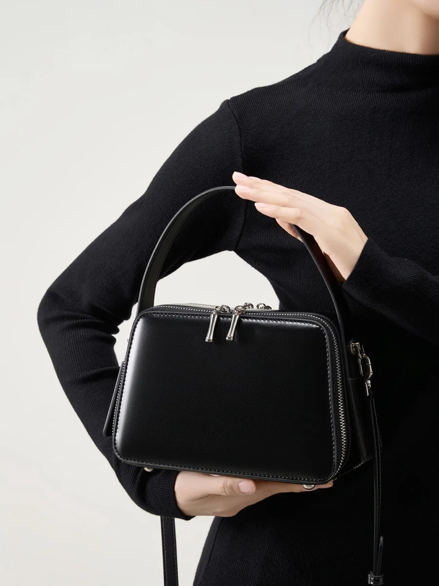 Valentina Luce shoulder bag in Black, back view