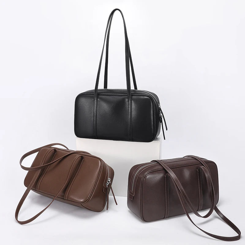 Valentina Mila bowling bag in Black, back view