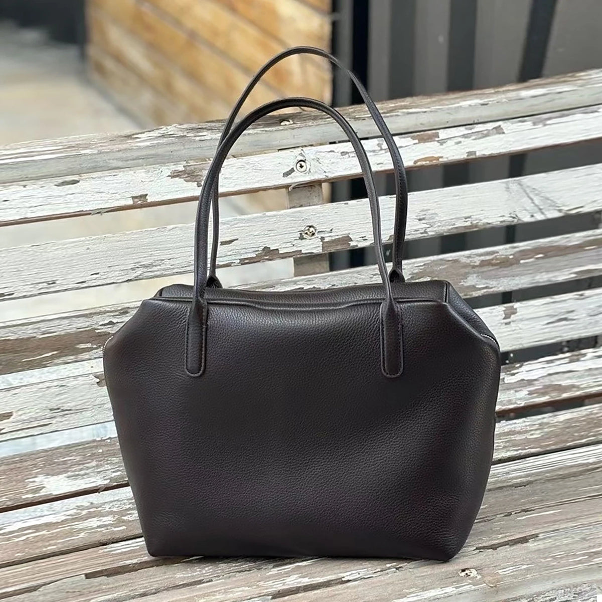 Valentina Pavia bowling bag in Coffee, detail