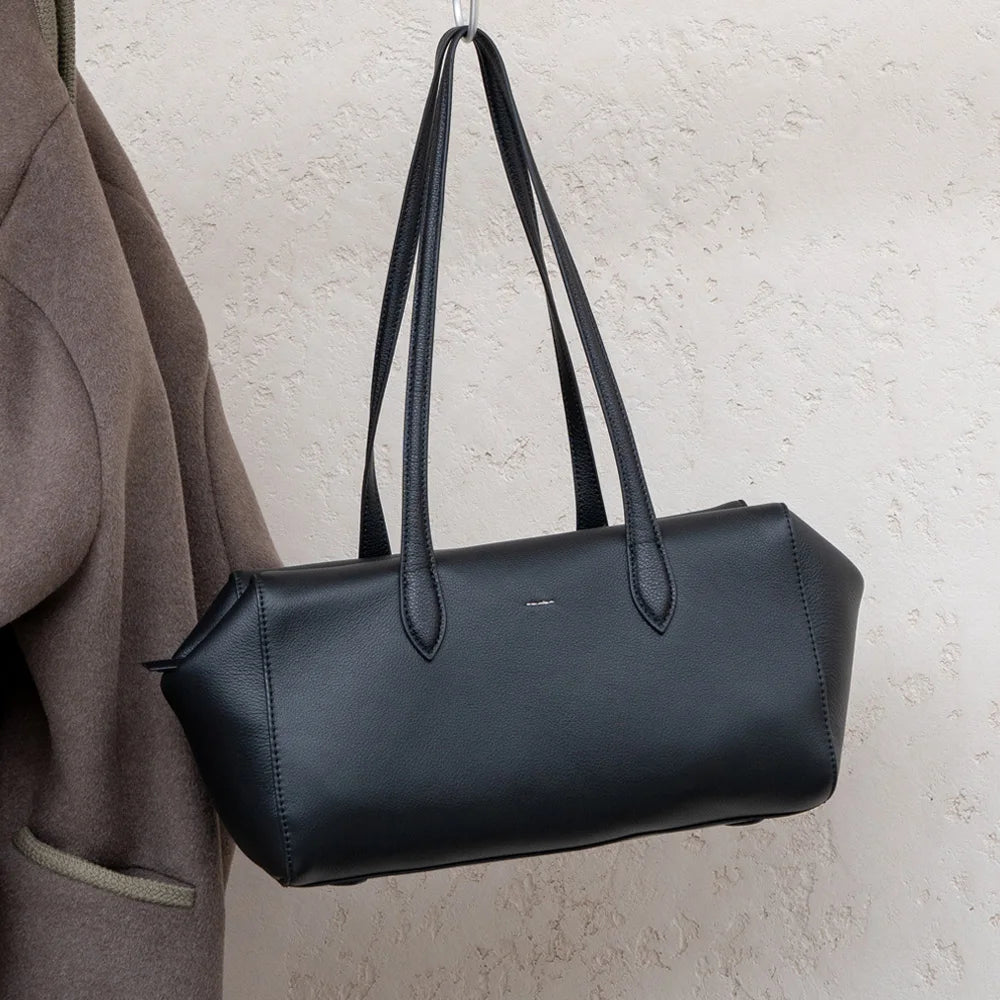 Valentina Lira tote in Black