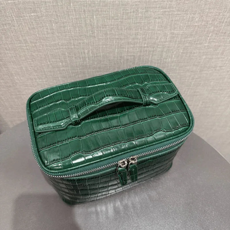 Valentina Bellagio vanity case in Brown, worn