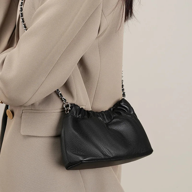 Valentina Giro shoulder bag in Grey, back view