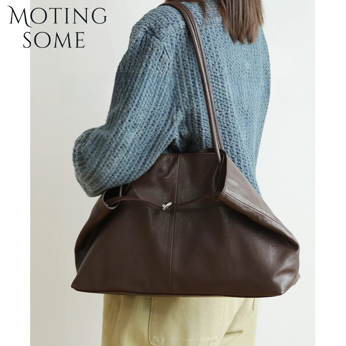 Valentina Nido tote in Coffee, worn