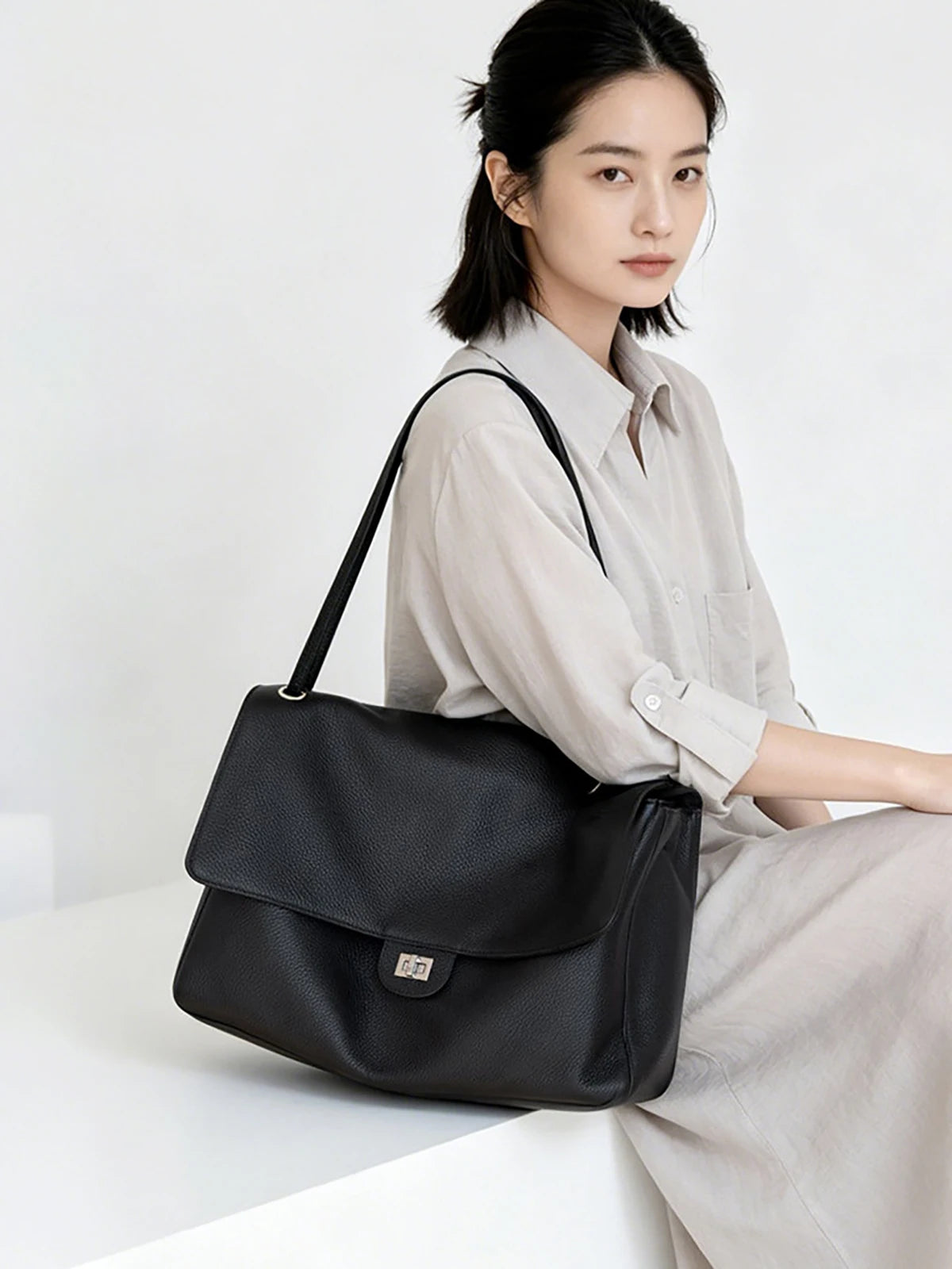 Valentina Fiume Medium tote in Taupe, detail