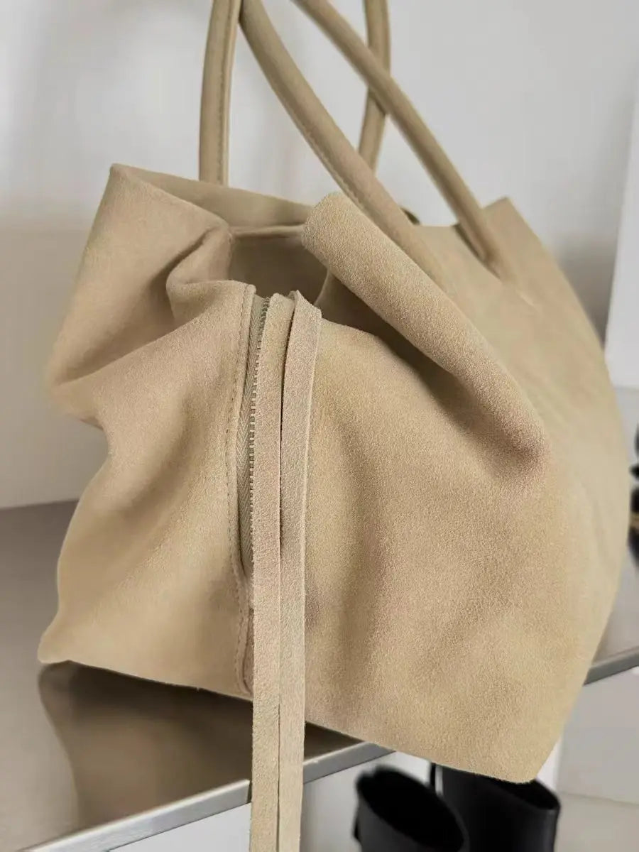 Valentina Cala tote in Black, detail