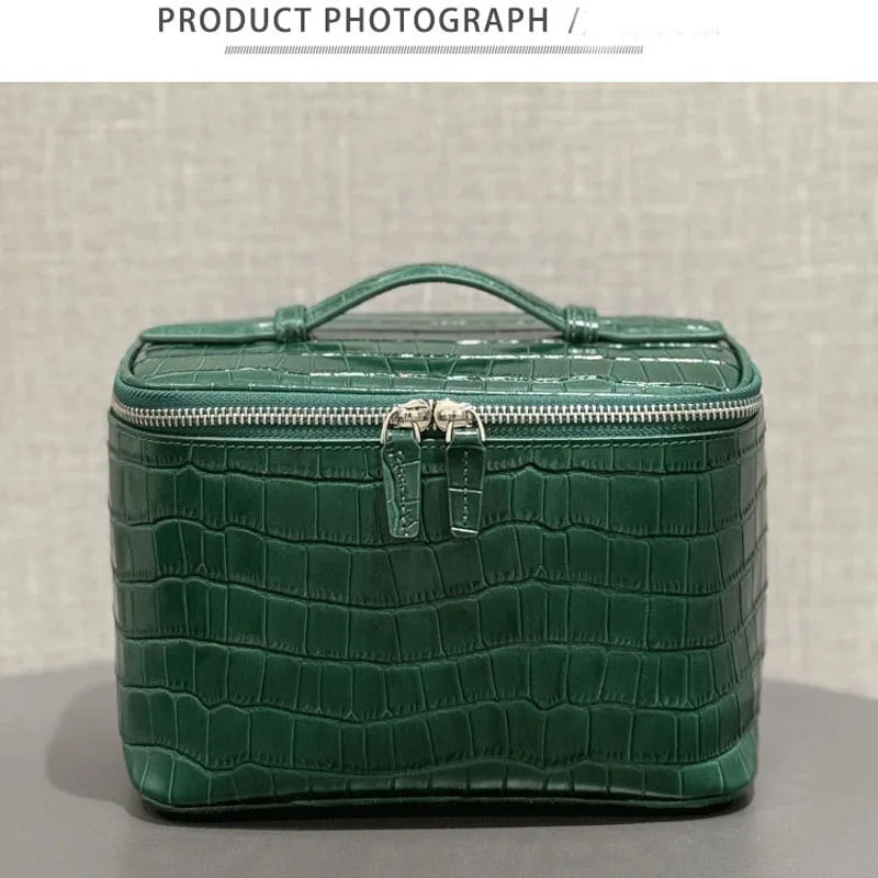 Valentina Bellagio vanity case in Velvet Green