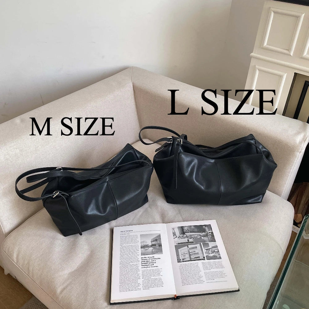 Valentina Velluto Small hobo in Black