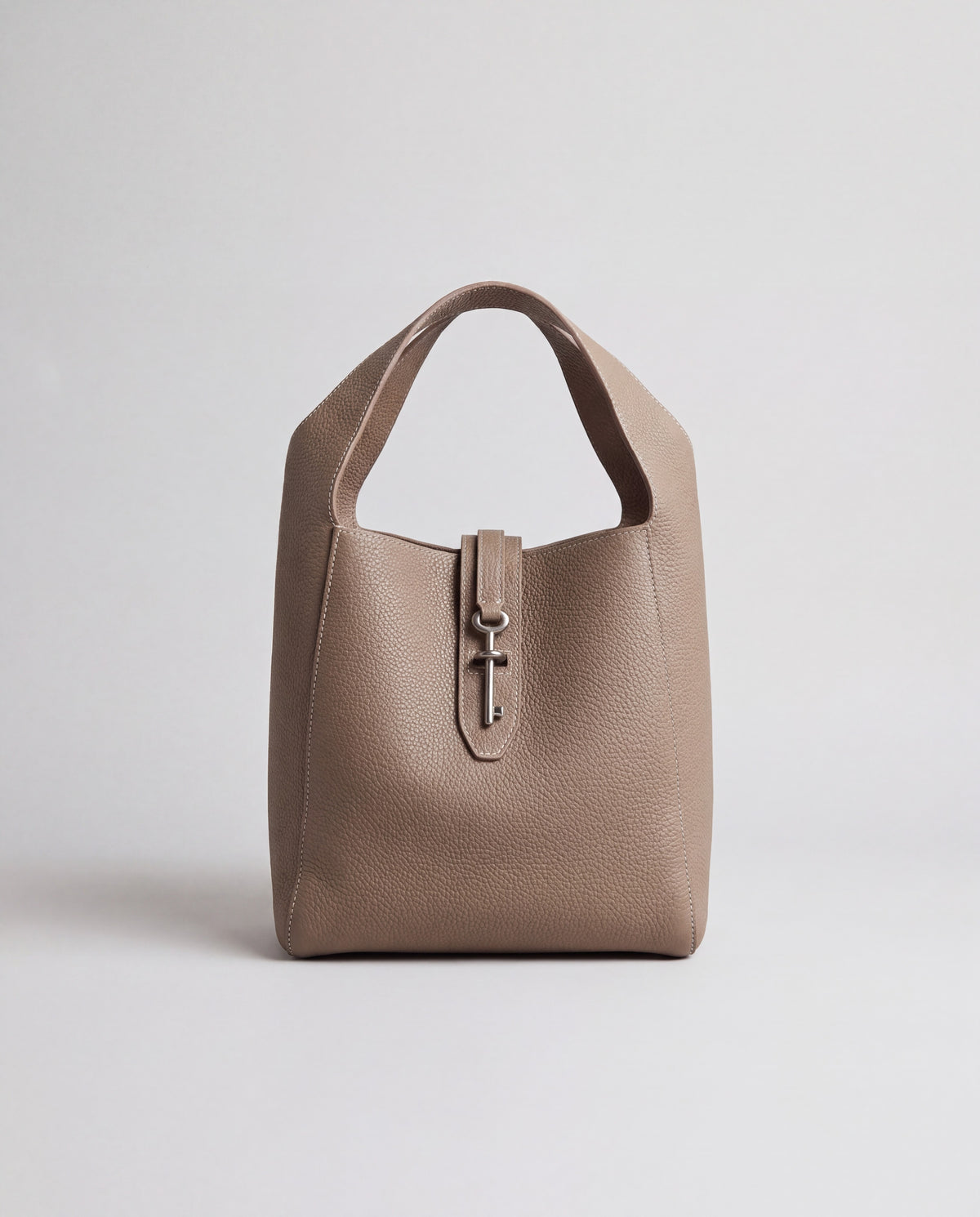 Amalfi bag in Taupe – front view
