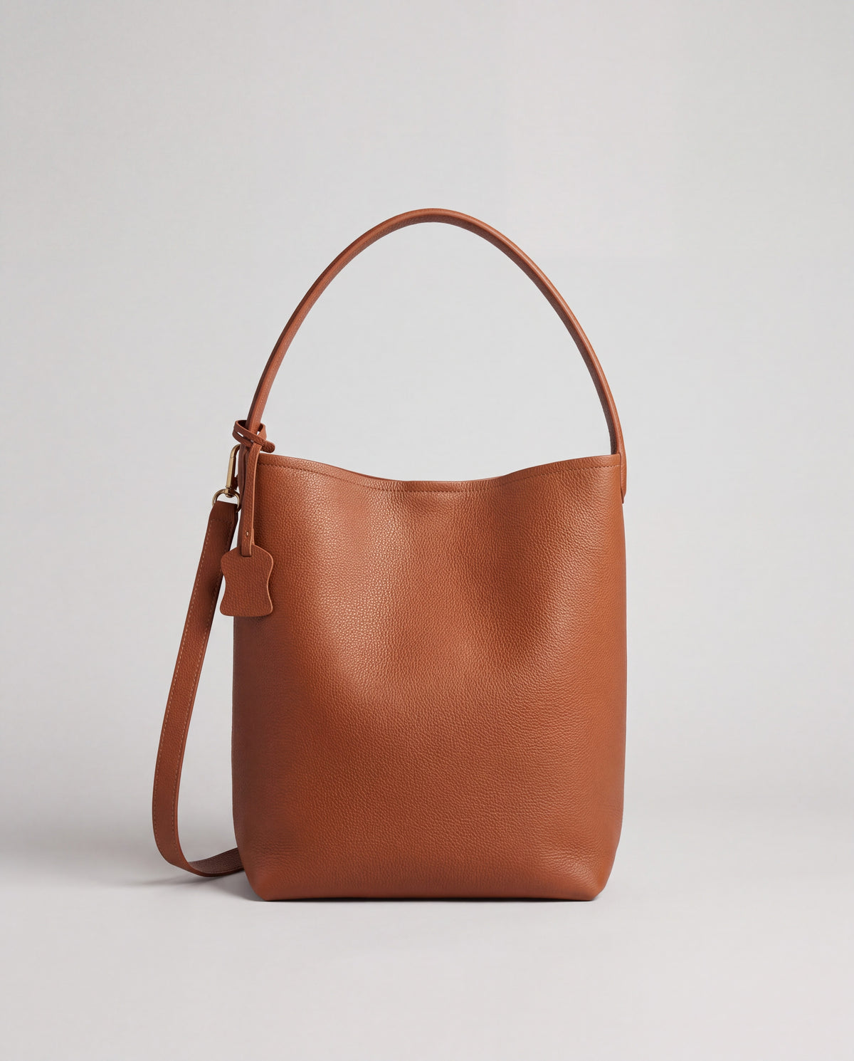 Aria Medium bag in Cognac – front view