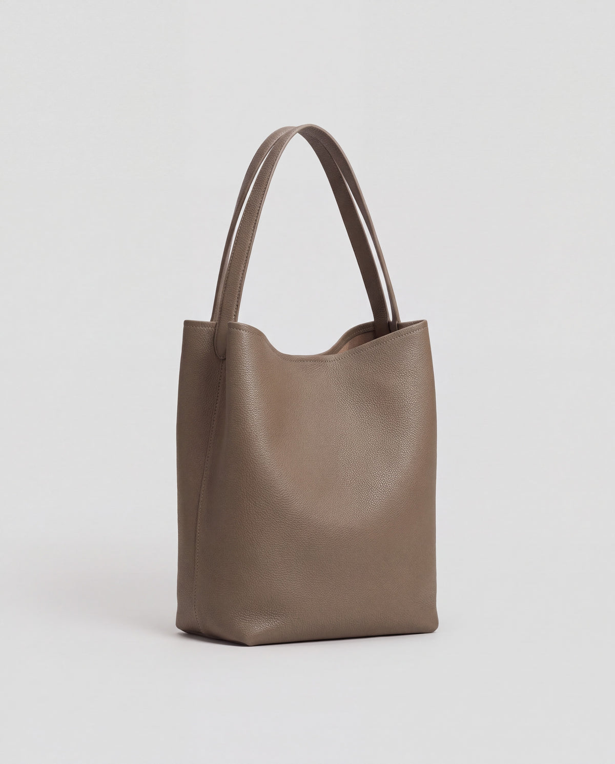 Aria Large bag in Taupe – front view