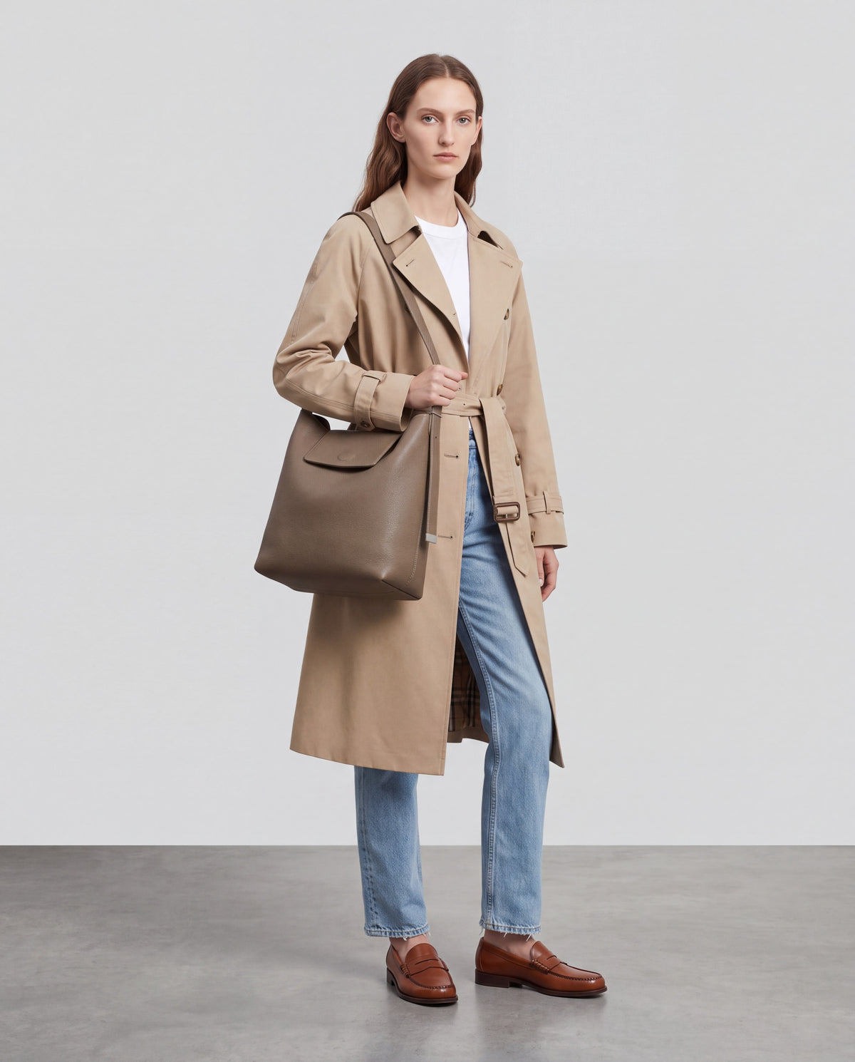 Aria Medium bag in Taupe – worn by model, full length