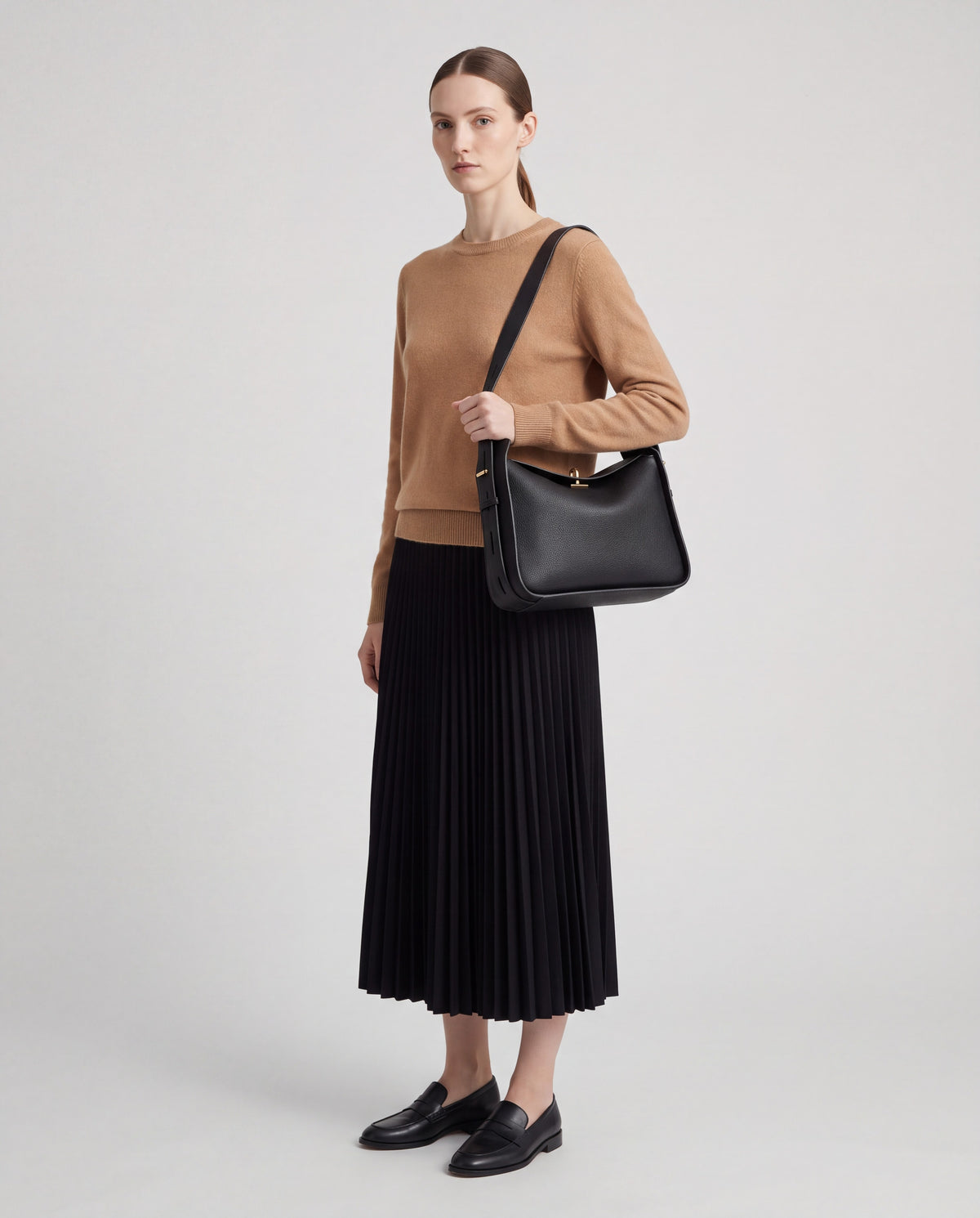 Asti bag in Black – worn by model, full length