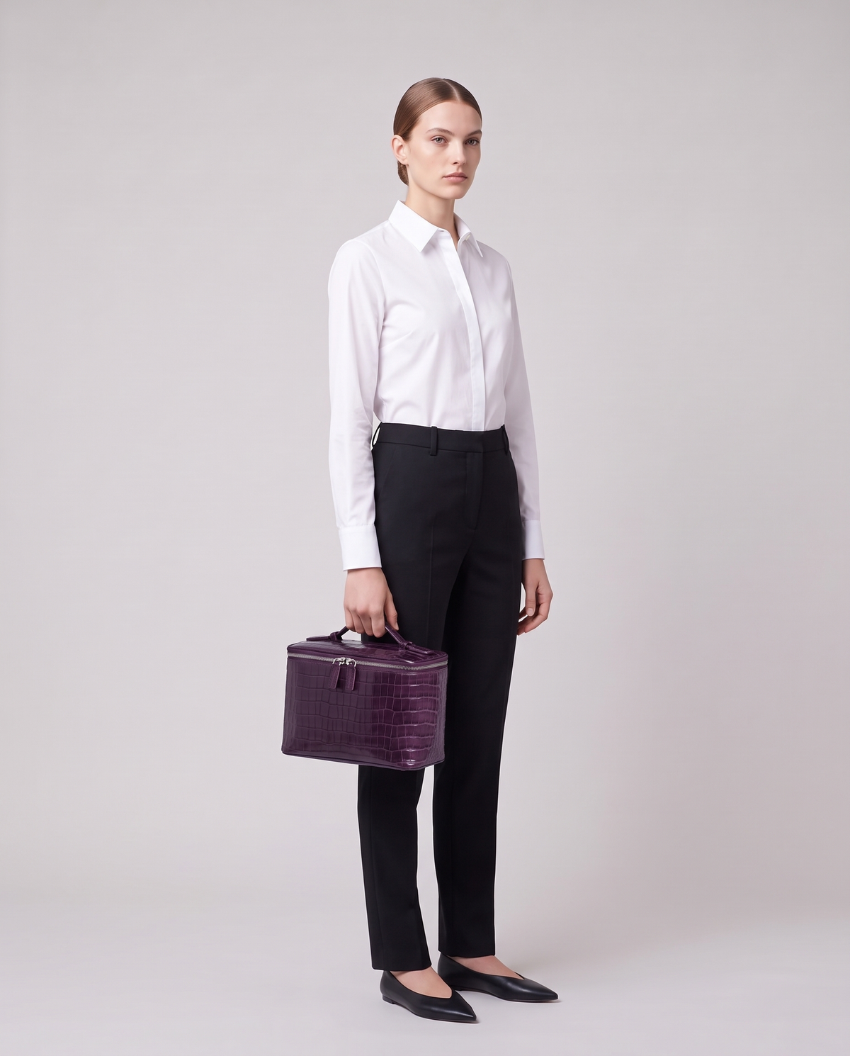 Model holding the Bellagio vanity case in Purple – full-length view