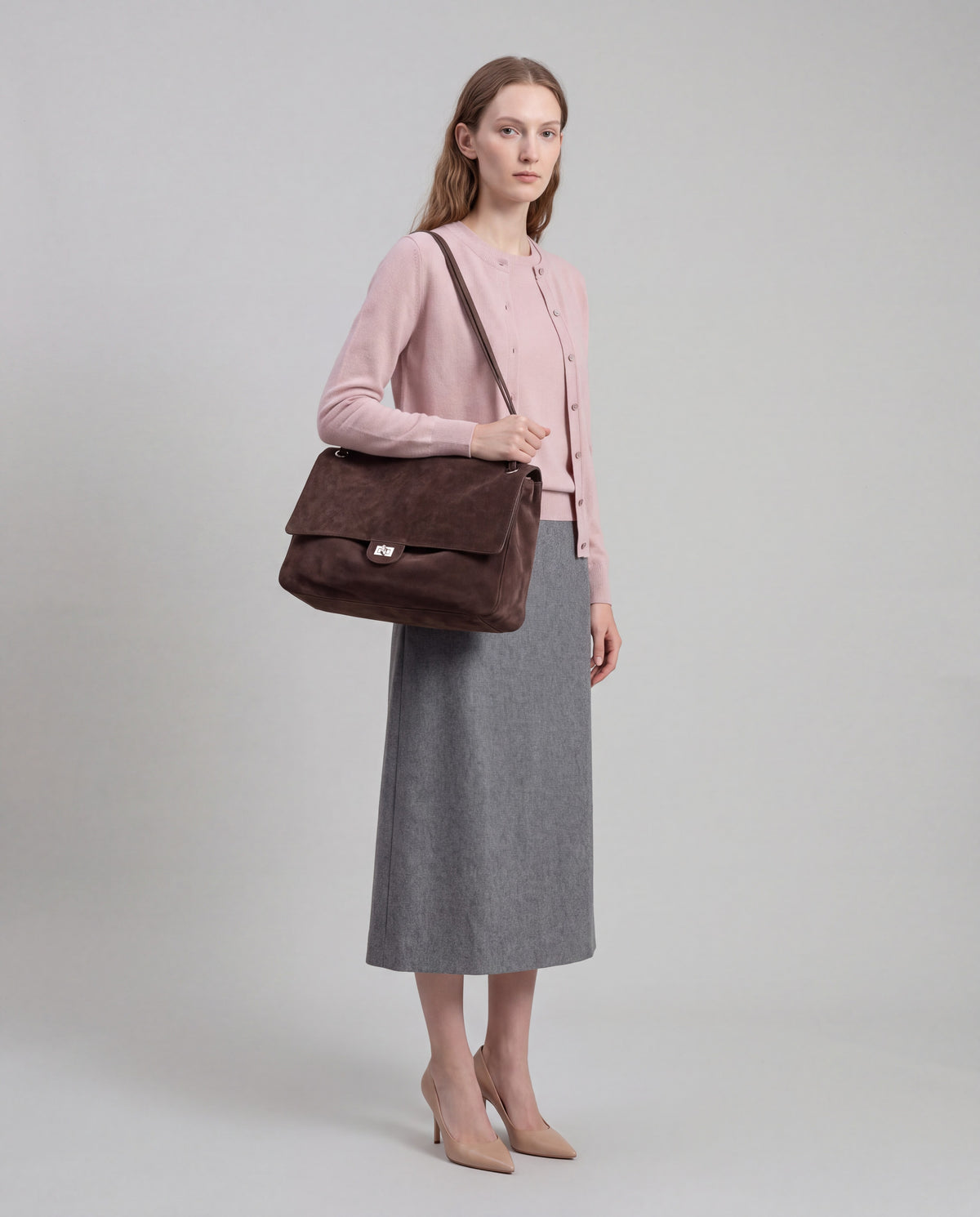 Brio Large bag in Chocolate – worn by model, full length