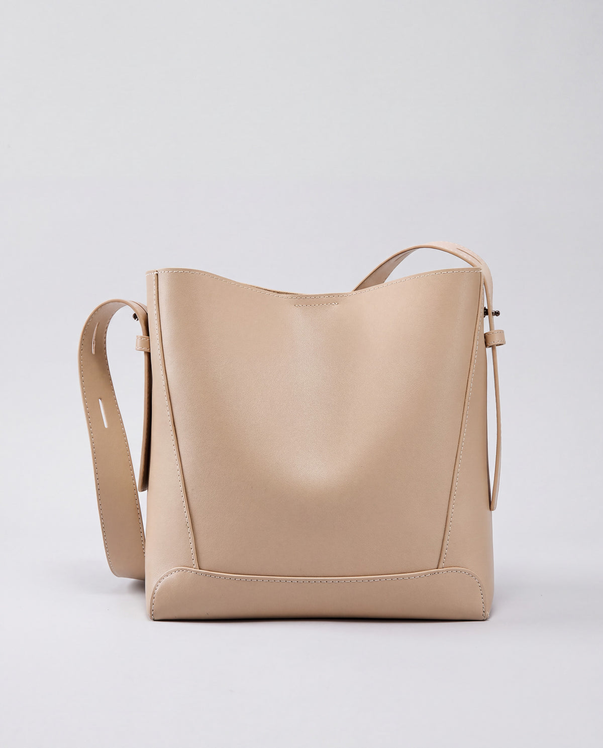 Calce bag in Beige – front view