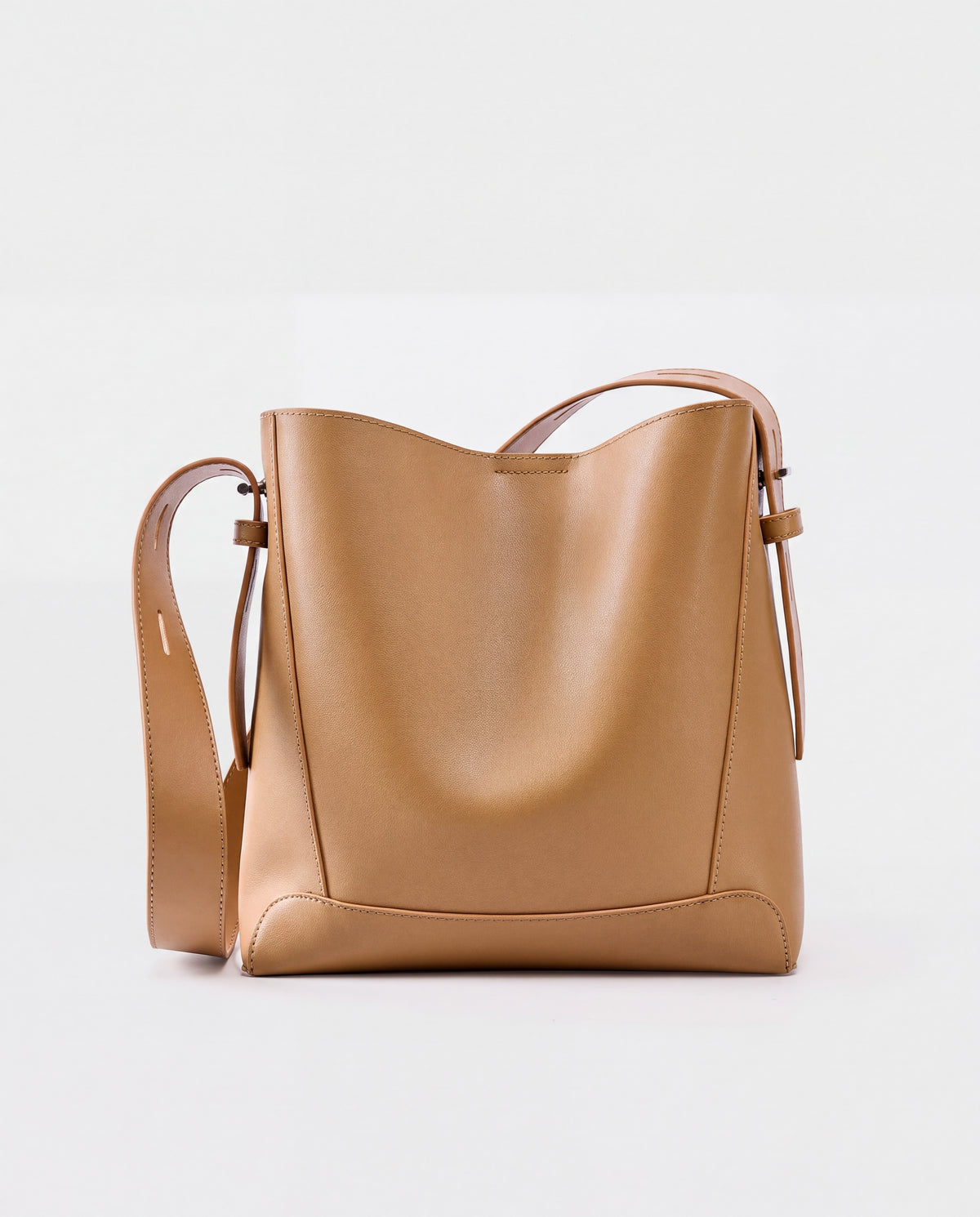 Calce bag in Camel – front view