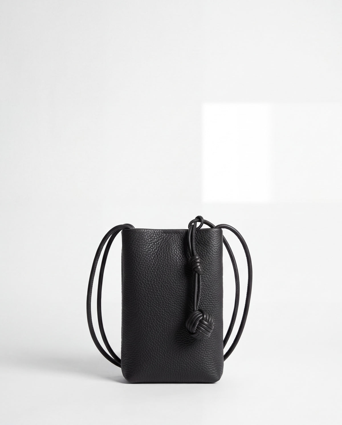 Cara bag in Black – front view