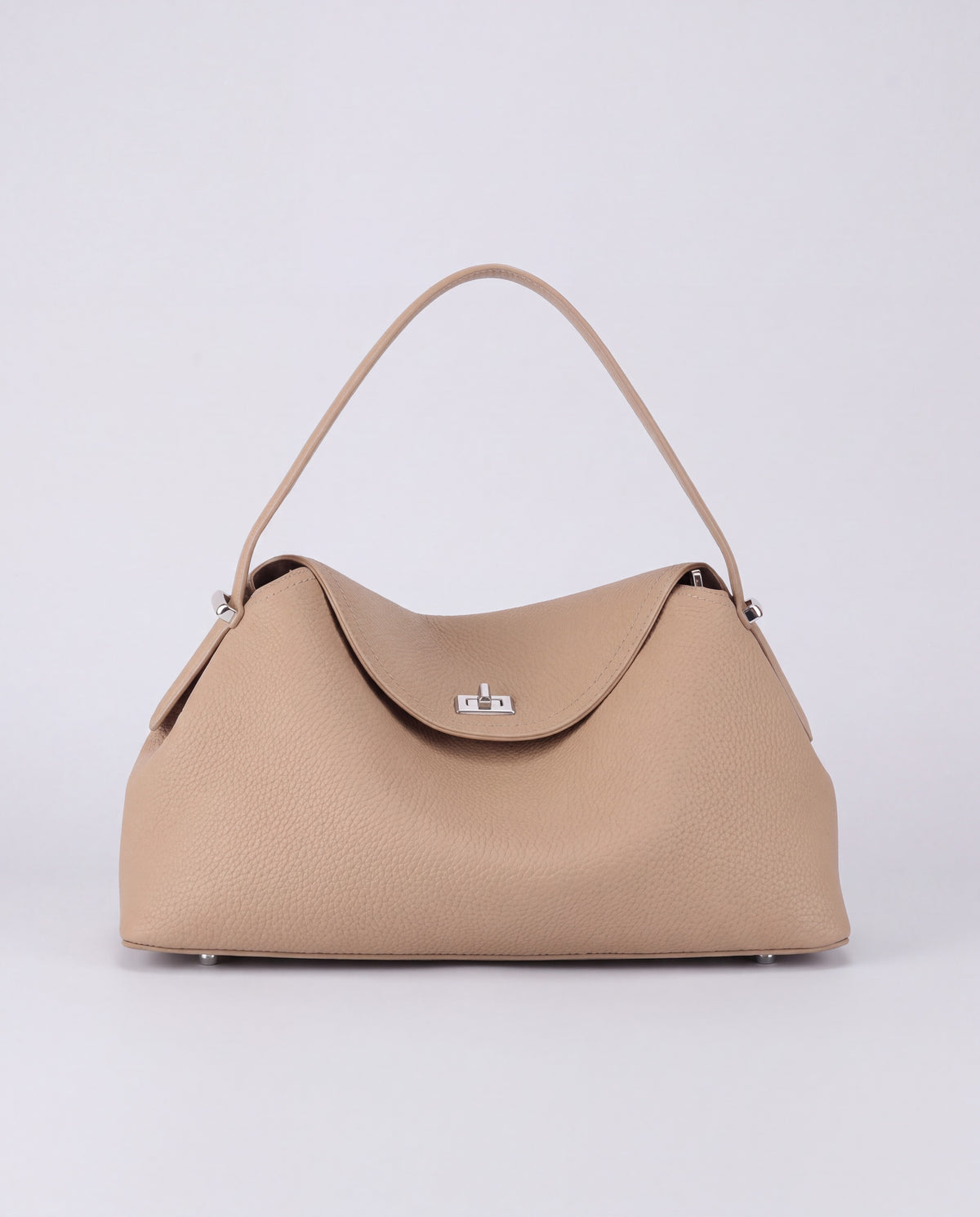 Como bag in Beige – front view