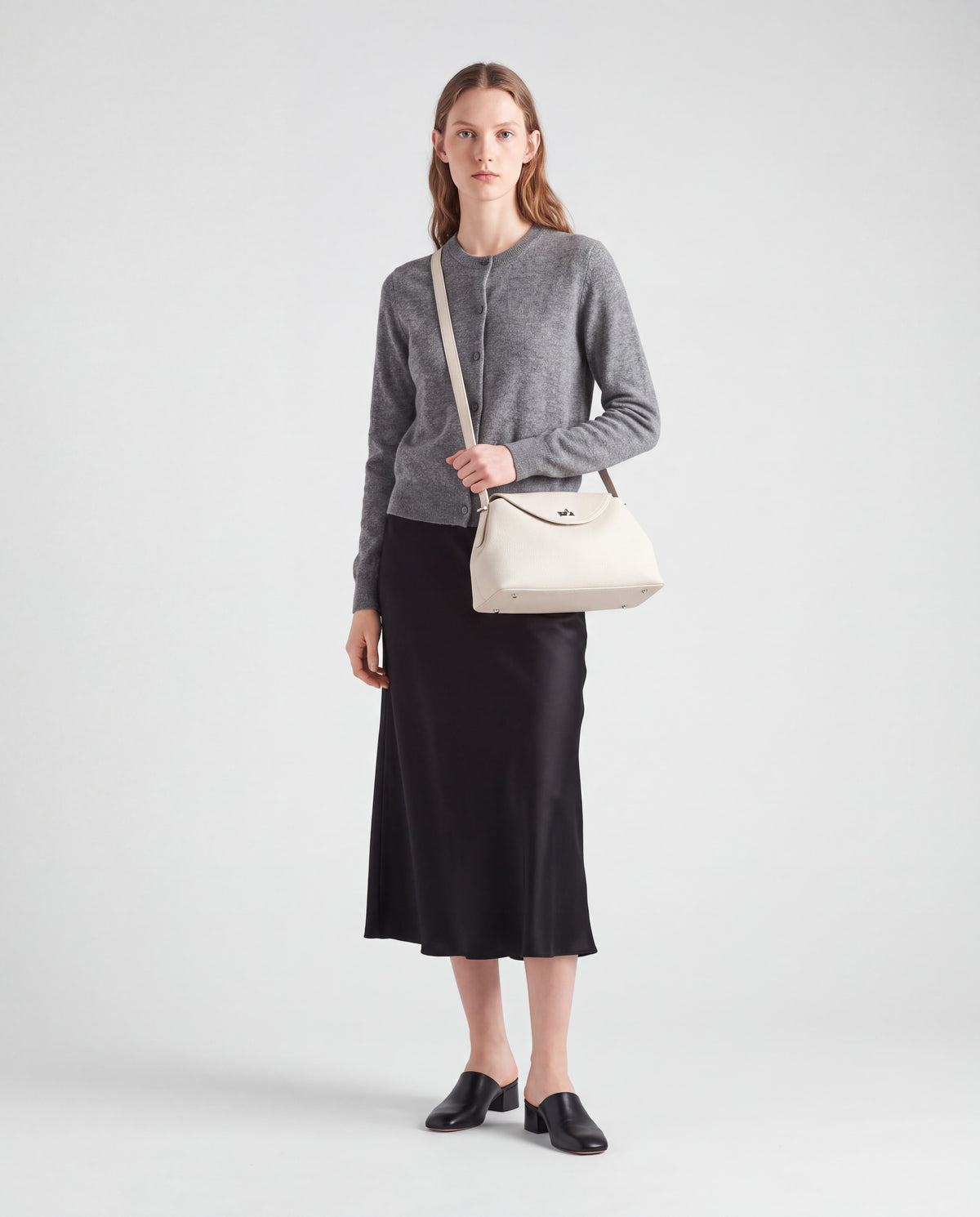 Como bag in Ivory – worn by model, full length