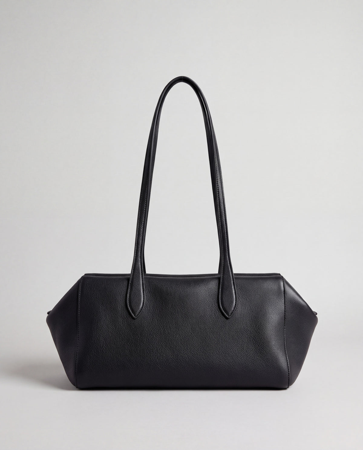 Cortina bag in Black – front view