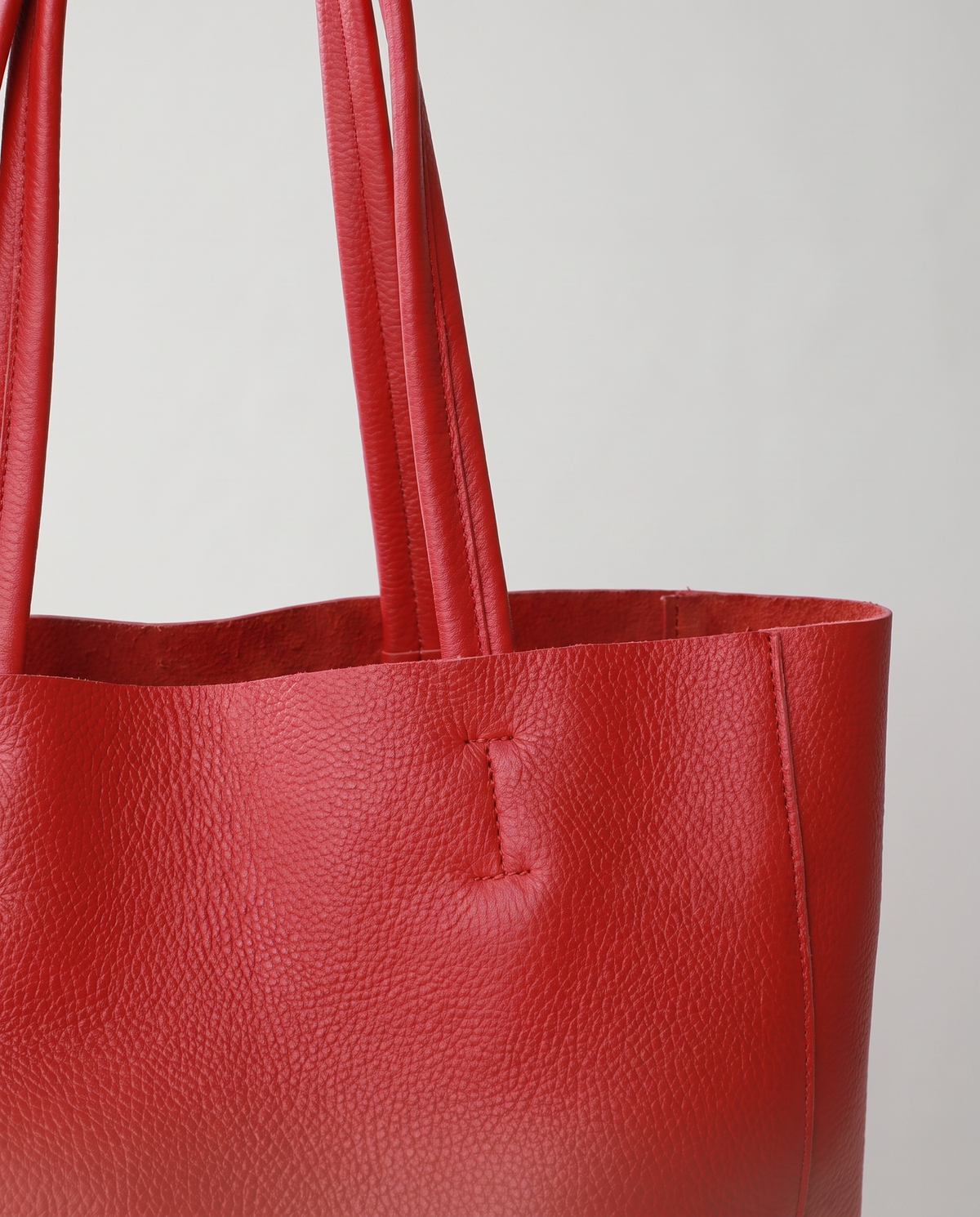 Costa leather tote in red, hardware and leather detail