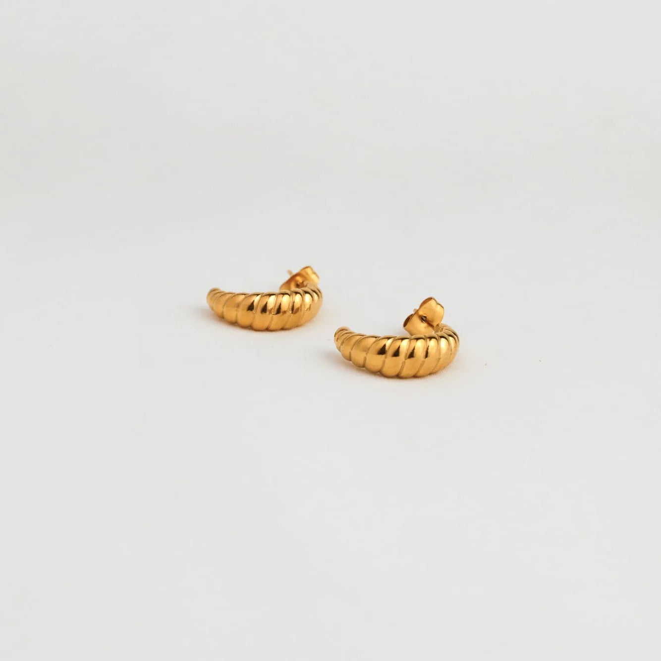 Croissant gold earrings for women