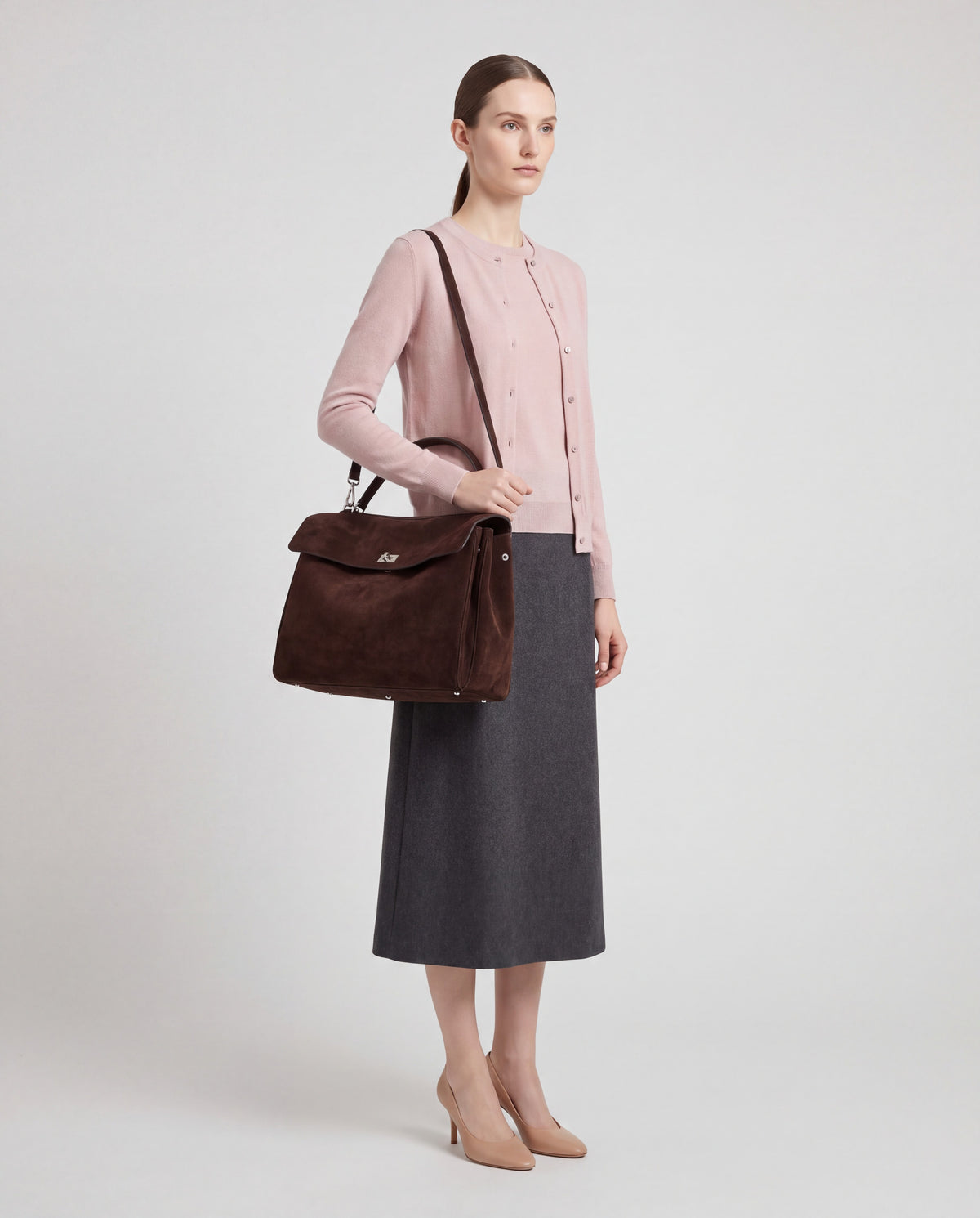 Dolce Large bag in Espresso – worn by model, full length
