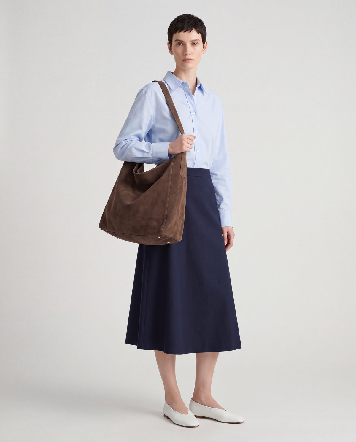 Fiato bag in Grey – worn by model, full length