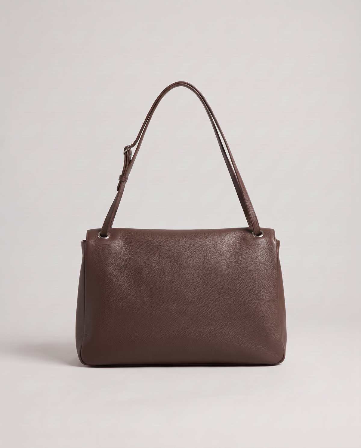 Fiume leather shoulder bag in brown, back view