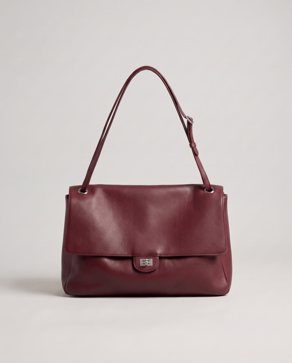 Fiume leather shoulder bag in burgundy, front view