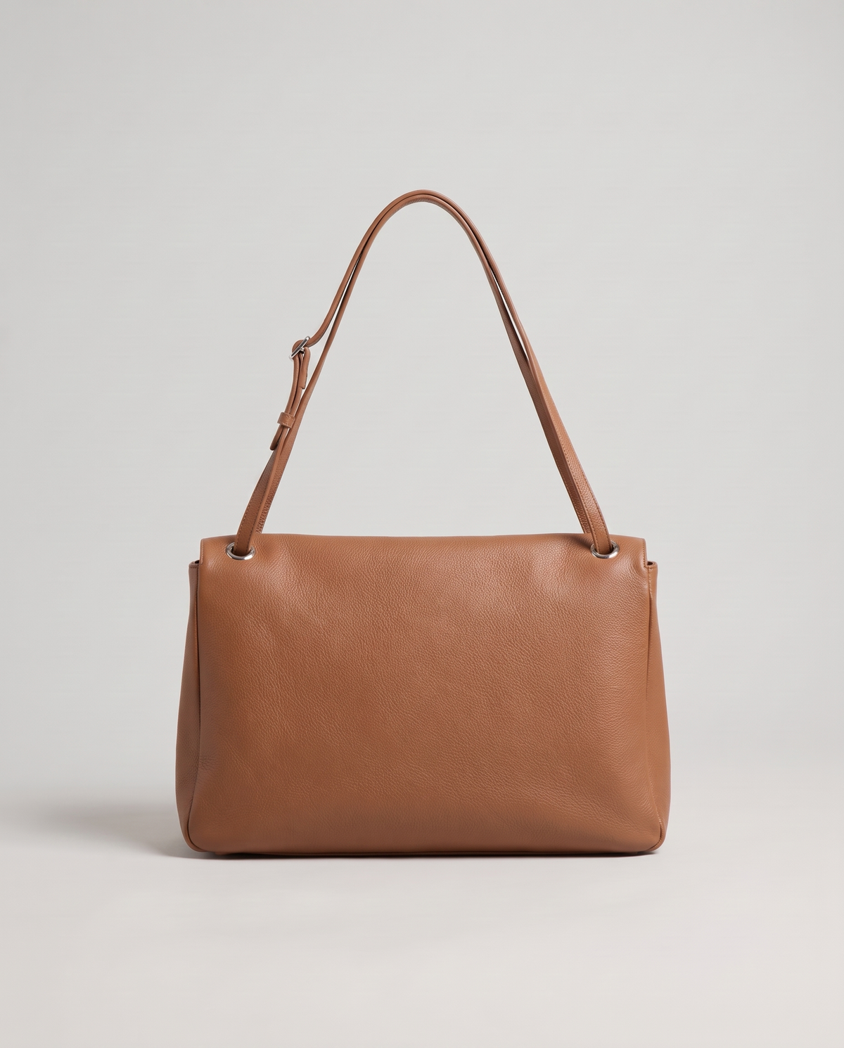 Fiume leather shoulder bag in caramel, back view