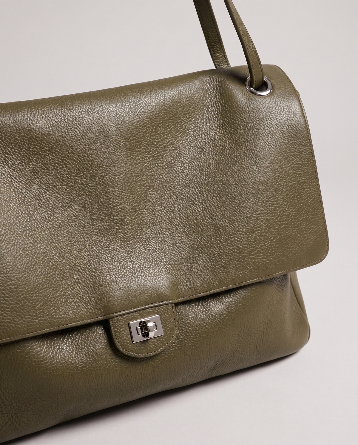 Fiume leather shoulder bag in olive, hardware and leather detail