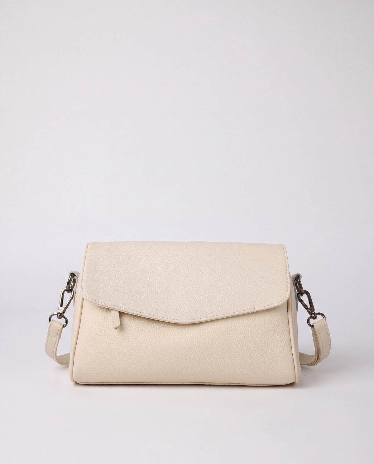 Fumo bag in Ivory – front view