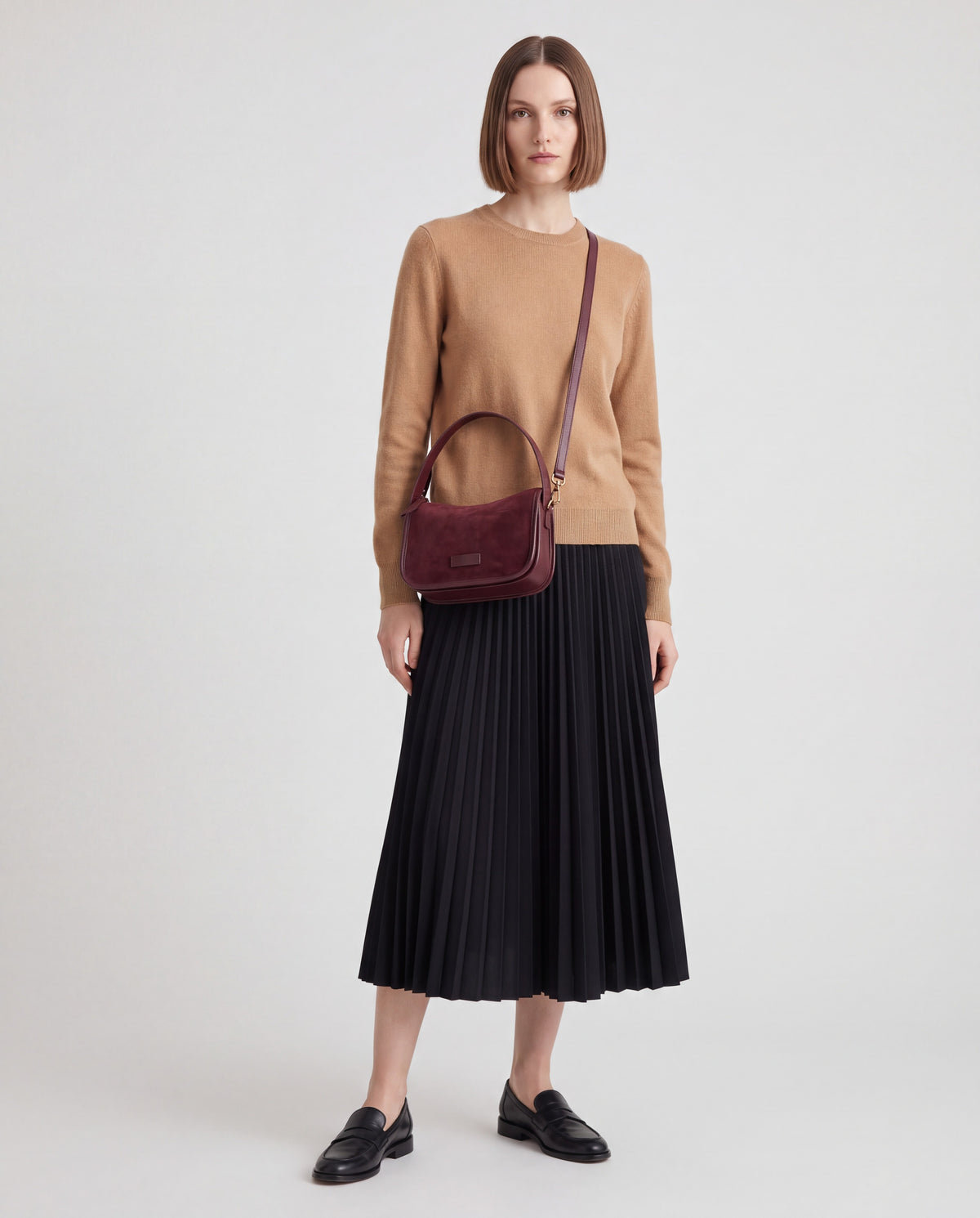 Grano bag in Burgundy – worn by model, full length