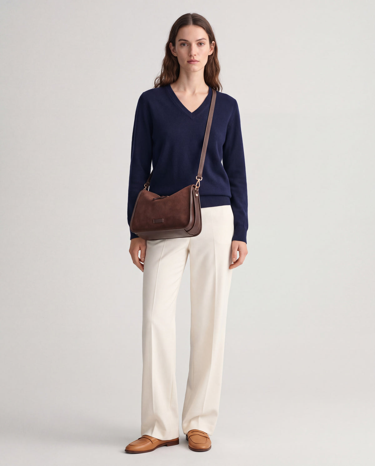Grano bag in Mocha – worn by model, full length